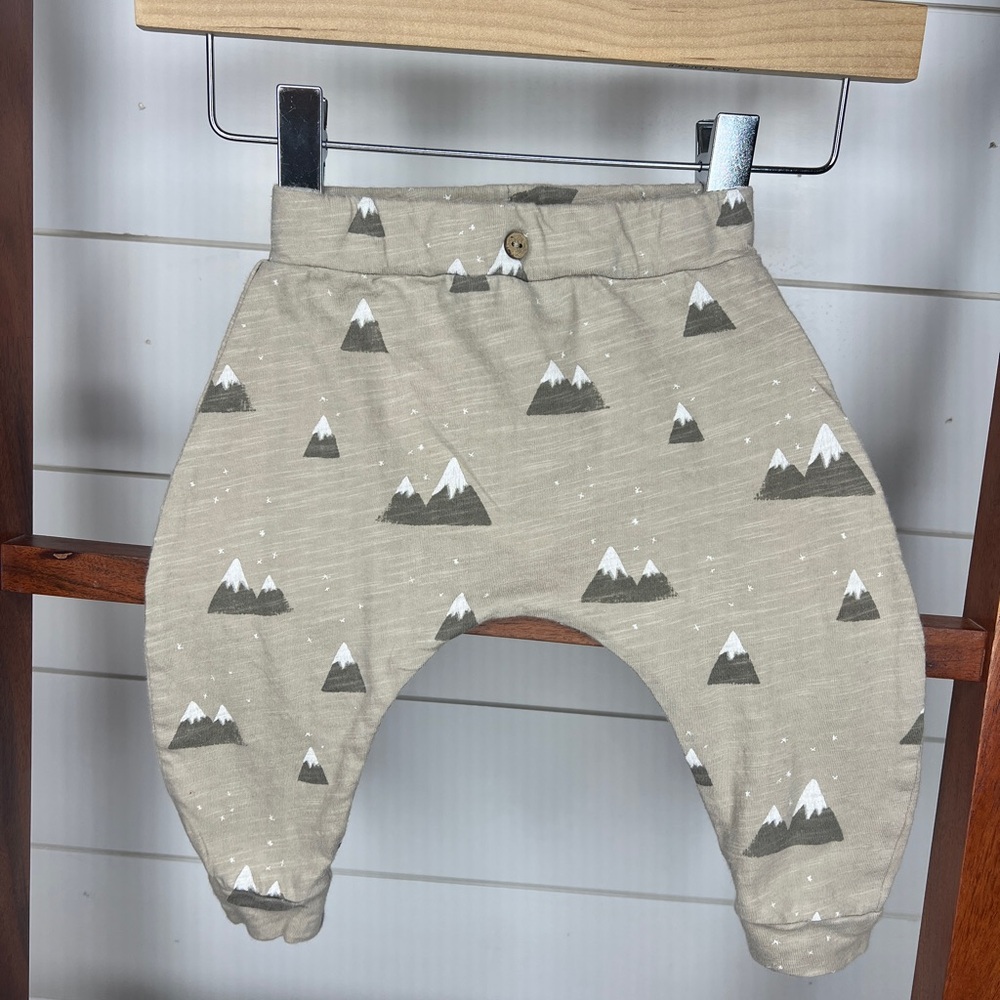 Rylee + Cru, NWOT, never worn. Snowy Mountain Print Baby set - Picture 8 of 10